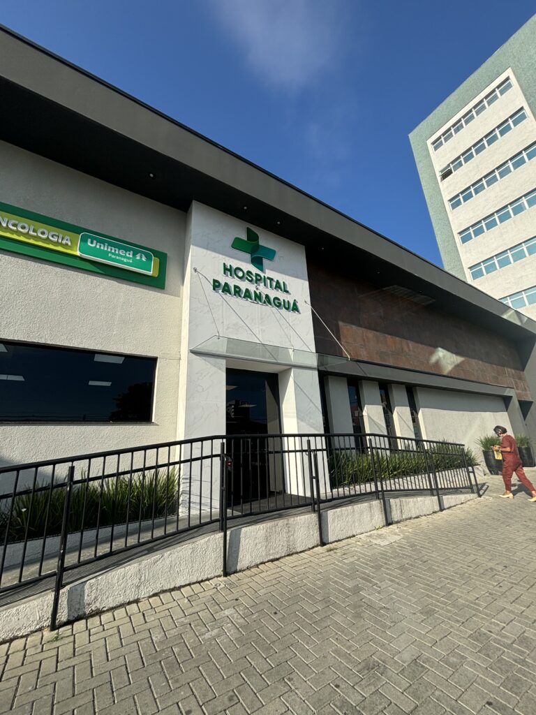 Foto da fachada do Hospital Paranaguá